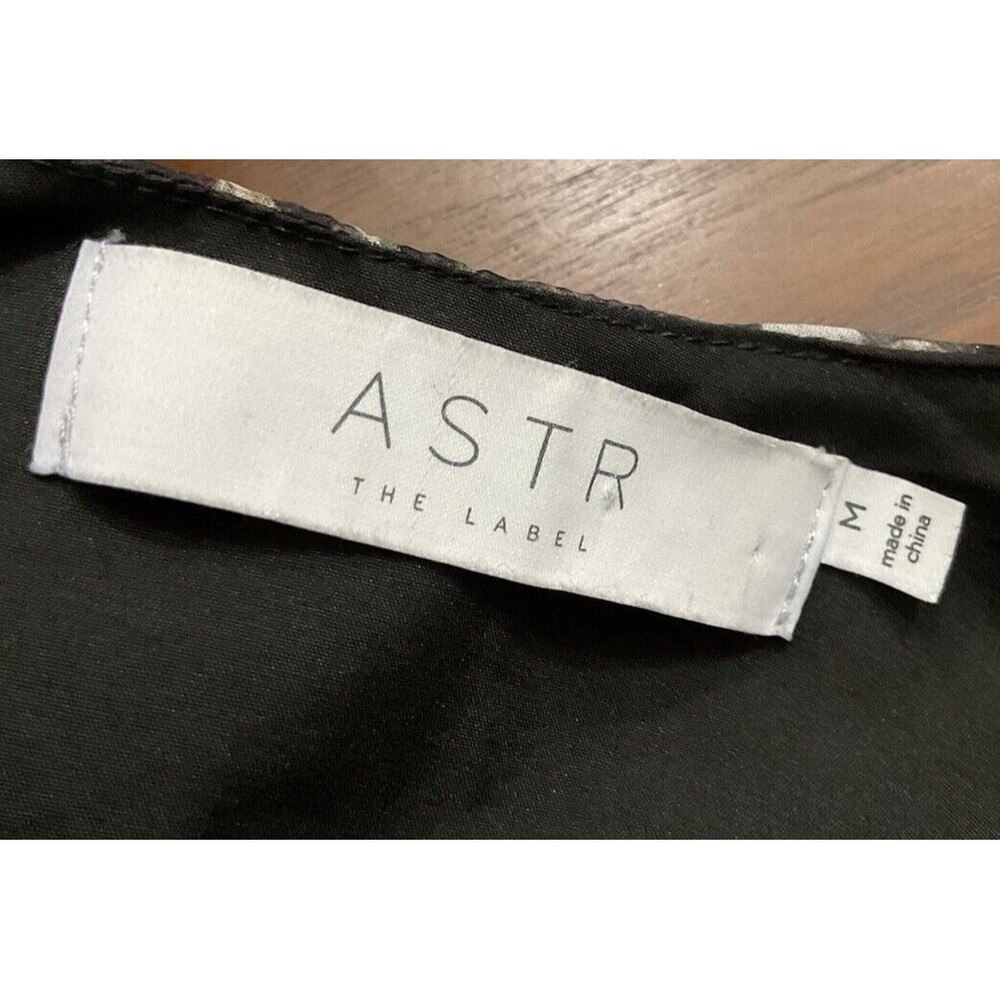 ASTR The Label Floral Smocked Women’s Medium Blouse. LTOP812 - Picture 5 of 6